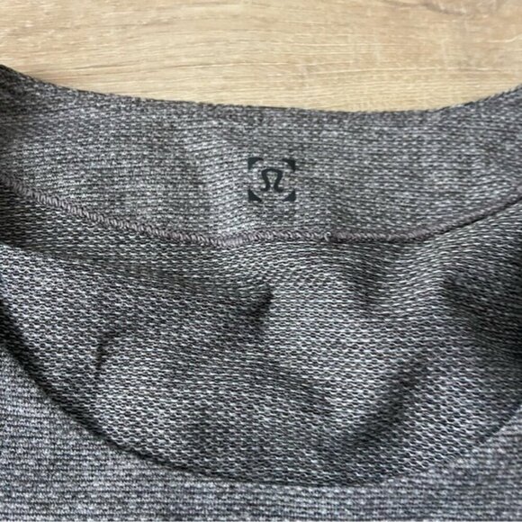 Refract Short Sleeve lululemon lab heathered black size 8/10 - Picture 6 of 7